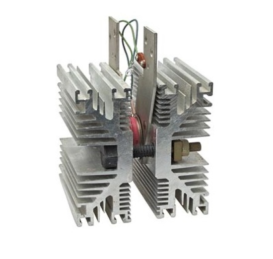 Tiristorius T253-800-24 su radiatoriumi